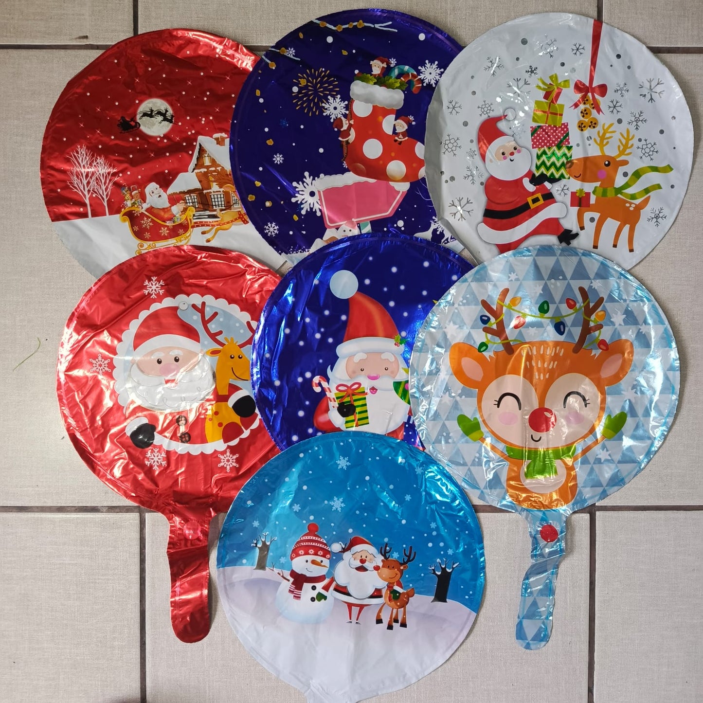 Paq. 10 globos 10" navidad con portaglobos. GA10