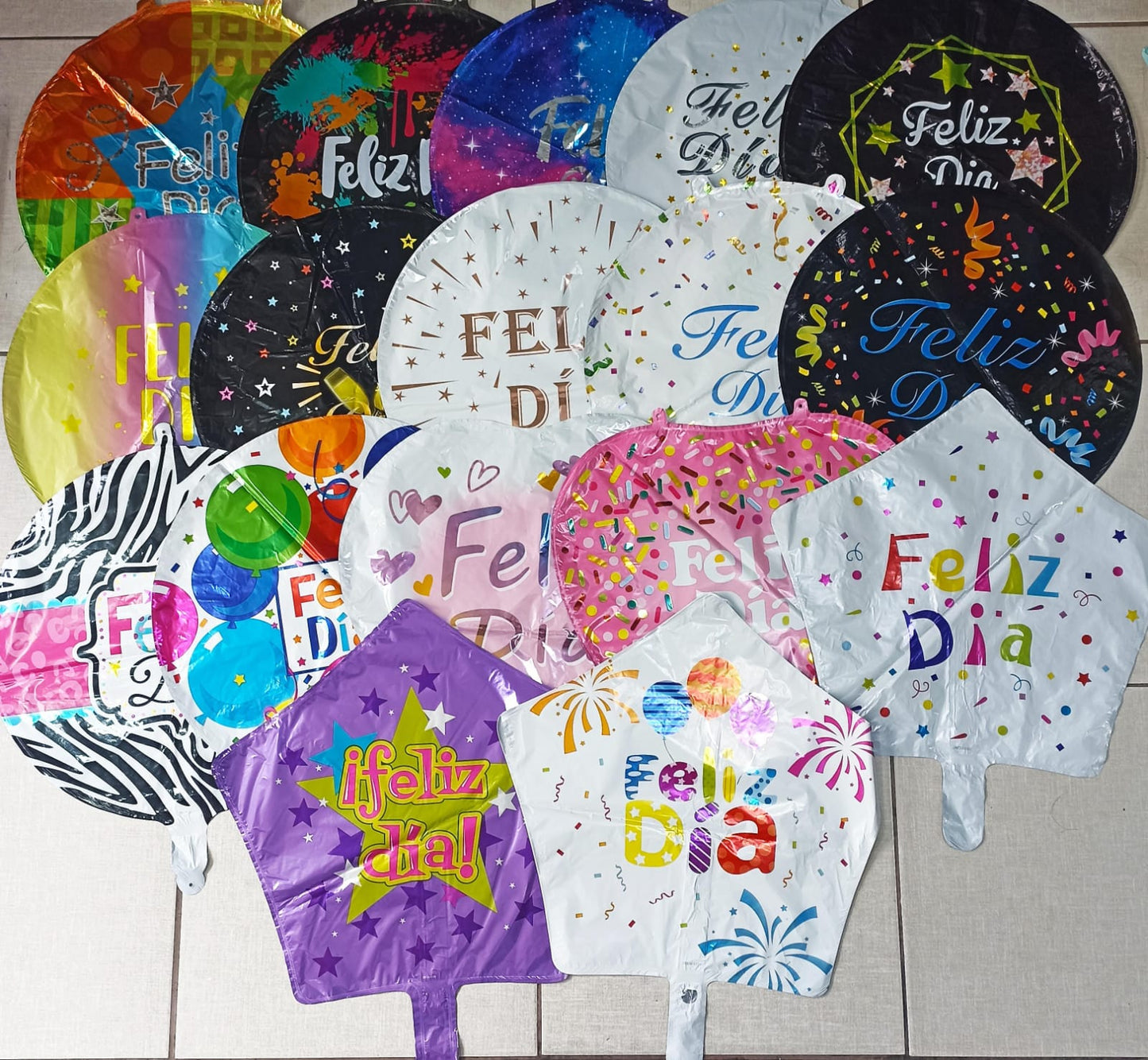 Paq. 10 globos 18" feliz día con portaglobos. GA18