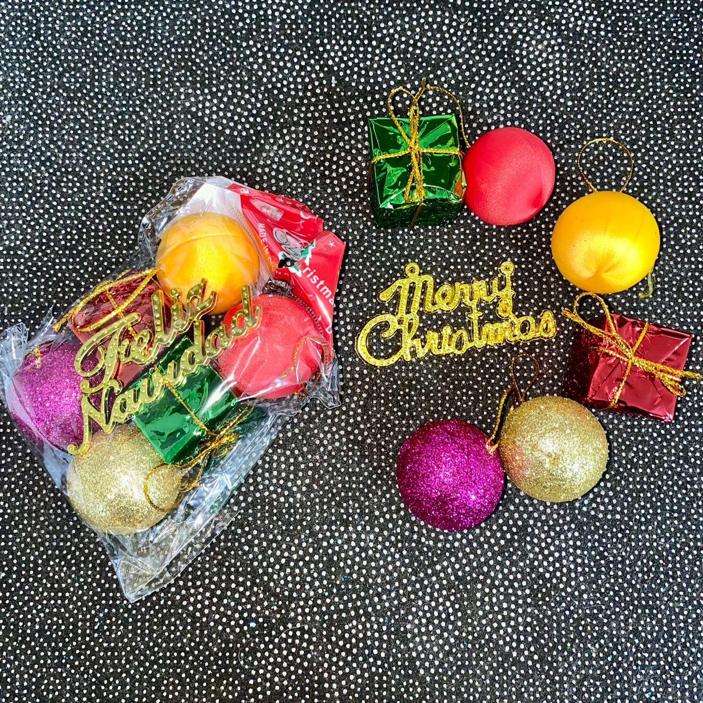 Adorno bombillo y regalos Navidad. NAV449