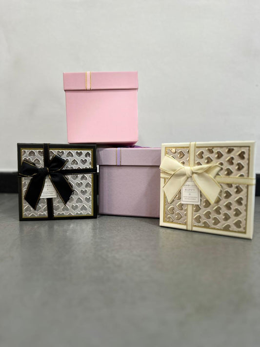 Caja de regalo cuadrada 13x13x12.5cm. F3981