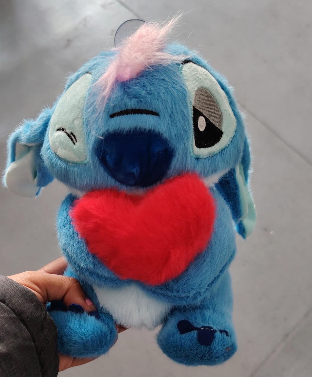 Peluches variados 25cm con ventosa. W207