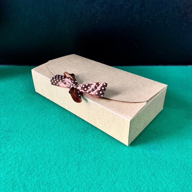 Caja rectangular grande de manila con cinta 23x11,5x5cm. CAJ167G