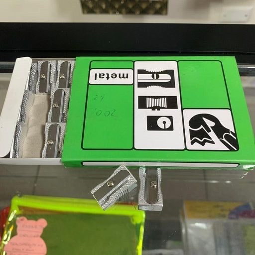 Caja de sacapuntas de metal 24pcs. A1002
