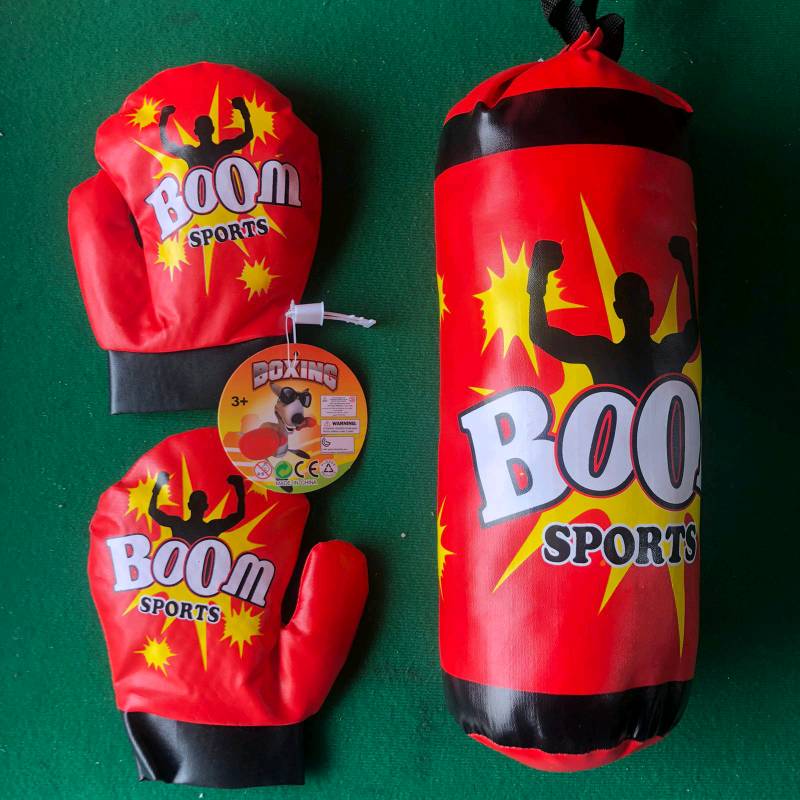 Guantes y bolsa de box. YY111